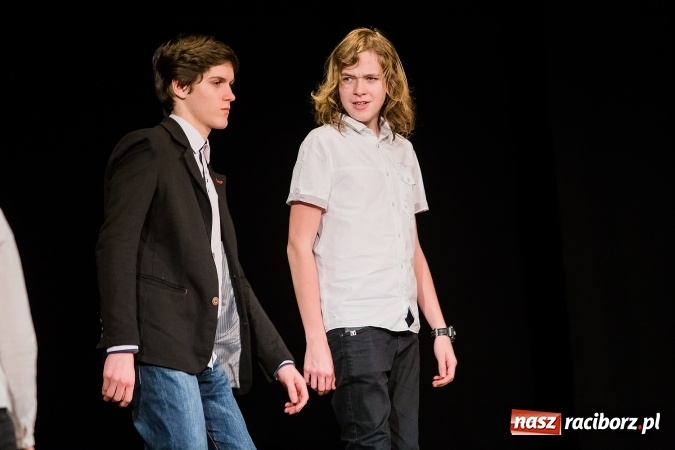 Zdjęcie w galerii na portalu naszraciborz.pl: Dyplomy i stypendia za wysokie wyniki w nauce w raciborskich szkołach rozdane wiadomości z regionu