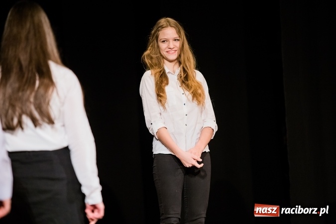 Zdjęcie w galerii na portalu naszraciborz.pl: Dyplomy i stypendia za wysokie wyniki w nauce w raciborskich szkołach rozdane wiadomości z regionu