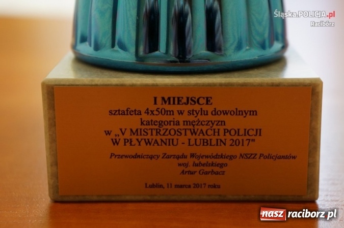 Zdjęcie w galerii na portalu naszraciborz.pl: Policjant z Kuźni Raciborskiej przywiózł złoto z mistrzostw policji w pływaniu wiadomości z regionu