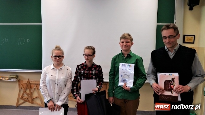 Zdjęcie w galerii na portalu naszraciborz.pl: Powiatowy Konkurs Wiedzy o Ziemi Raciborskiej po raz szesnasty w II LO wiadomości z regionu