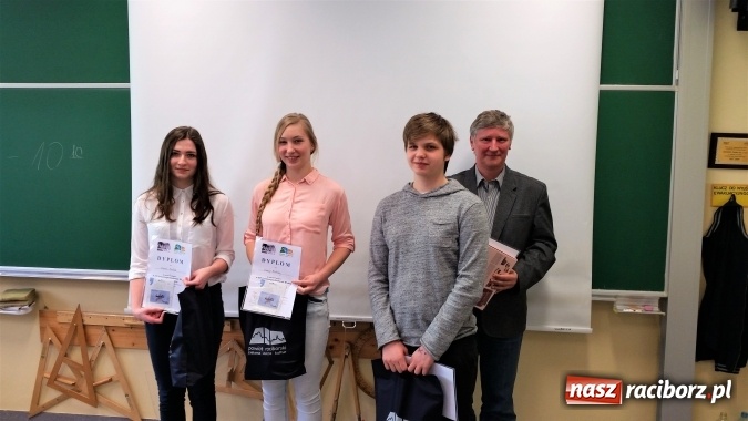Zdjęcie w galerii na portalu naszraciborz.pl: Powiatowy Konkurs Wiedzy o Ziemi Raciborskiej po raz szesnasty w II LO wiadomości z regionu