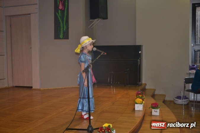 Zdjęcie w galerii na portalu naszraciborz.pl: W Tworkowie odbyła się jubileuszowa edycja Gminnego Konkursu Gwary Śląskiej wiadomości z regionu