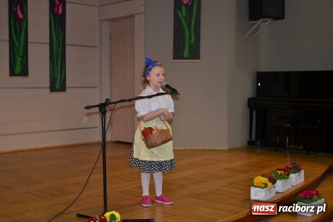 Zdjęcie w galerii na portalu naszraciborz.pl: W Tworkowie odbyła się jubileuszowa edycja Gminnego Konkursu Gwary Śląskiej wiadomości z regionu