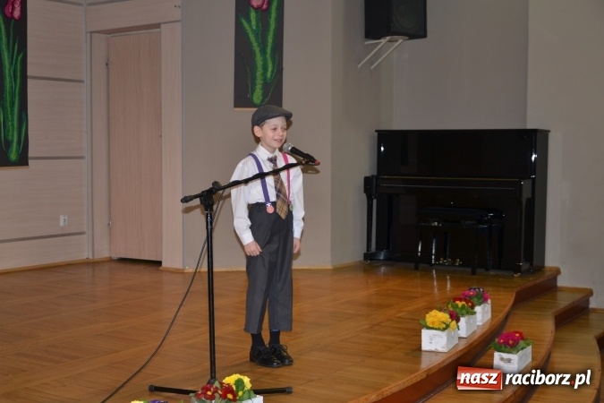 Zdjęcie w galerii na portalu naszraciborz.pl: W Tworkowie odbyła się jubileuszowa edycja Gminnego Konkursu Gwary Śląskiej wiadomości z regionu