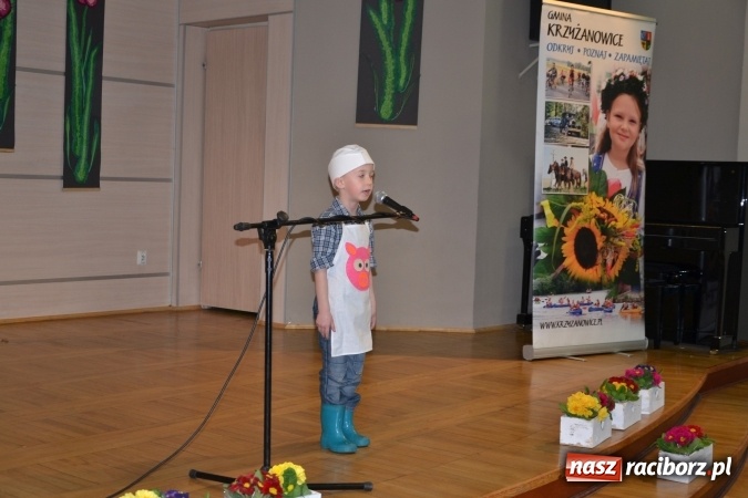 Zdjęcie w galerii na portalu naszraciborz.pl: W Tworkowie odbyła się jubileuszowa edycja Gminnego Konkursu Gwary Śląskiej wiadomości z regionu