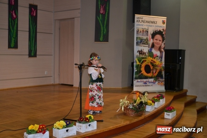 Zdjęcie w galerii na portalu naszraciborz.pl: W Tworkowie odbyła się jubileuszowa edycja Gminnego Konkursu Gwary Śląskiej wiadomości z regionu