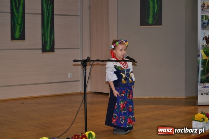 Zdjęcie w galerii na portalu naszraciborz.pl: W Tworkowie odbyła się jubileuszowa edycja Gminnego Konkursu Gwary Śląskiej wiadomości z regionu
