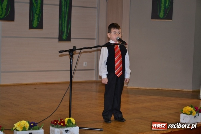 Zdjęcie w galerii na portalu naszraciborz.pl: W Tworkowie odbyła się jubileuszowa edycja Gminnego Konkursu Gwary Śląskiej wiadomości z regionu