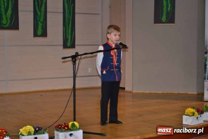 Zdjęcie w galerii na portalu naszraciborz.pl: W Tworkowie odbyła się jubileuszowa edycja Gminnego Konkursu Gwary Śląskiej wiadomości z regionu