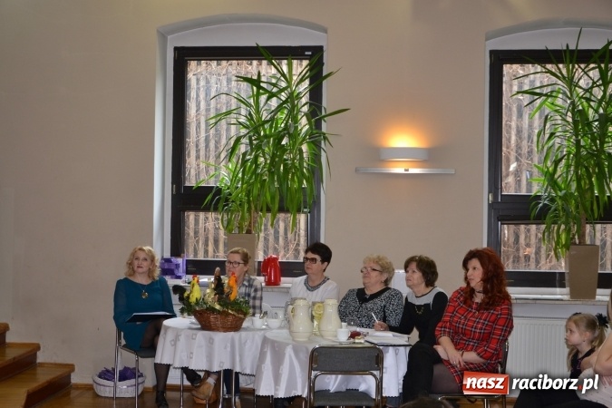 Zdjęcie w galerii na portalu naszraciborz.pl: W Tworkowie odbyła się jubileuszowa edycja Gminnego Konkursu Gwary Śląskiej wiadomości z regionu