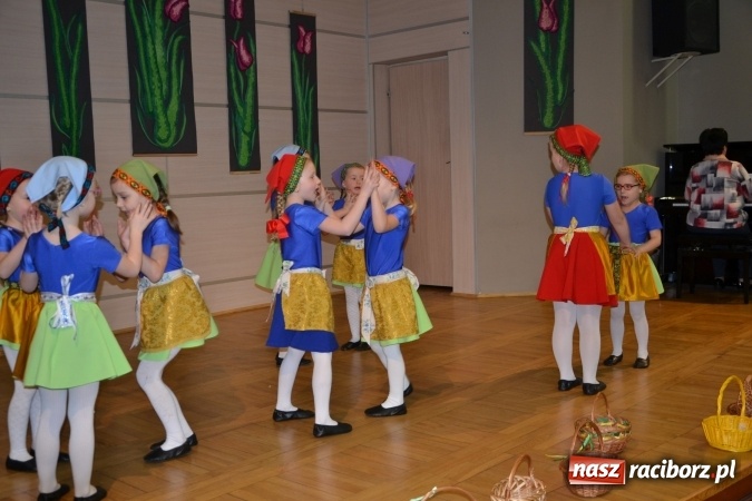 Zdjęcie w galerii na portalu naszraciborz.pl: W Tworkowie odbyła się jubileuszowa edycja Gminnego Konkursu Gwary Śląskiej wiadomości z regionu