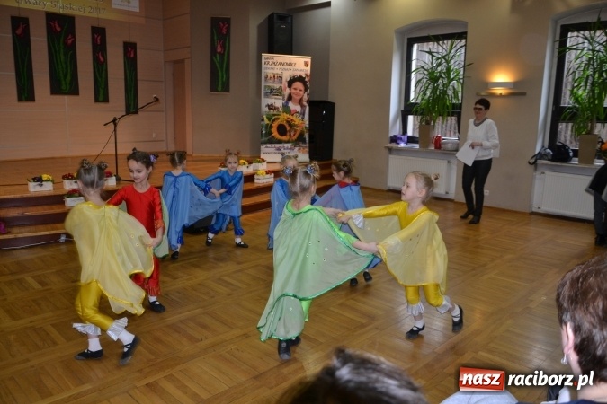 Zdjęcie w galerii na portalu naszraciborz.pl: W Tworkowie odbyła się jubileuszowa edycja Gminnego Konkursu Gwary Śląskiej wiadomości z regionu