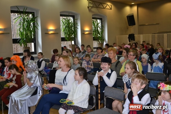 Zdjęcie w galerii na portalu naszraciborz.pl: W Tworkowie odbyła się jubileuszowa edycja Gminnego Konkursu Gwary Śląskiej wiadomości z regionu