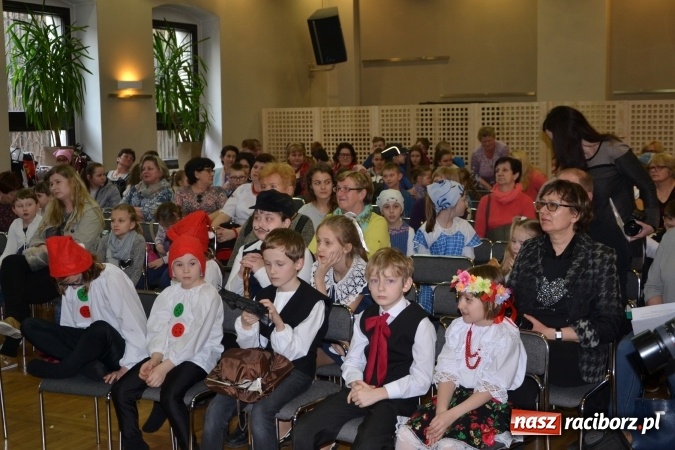 Zdjęcie w galerii na portalu naszraciborz.pl: W Tworkowie odbyła się jubileuszowa edycja Gminnego Konkursu Gwary Śląskiej wiadomości z regionu