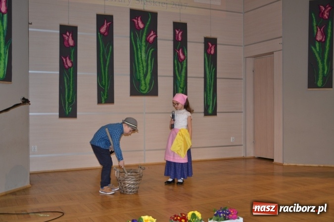 Zdjęcie w galerii na portalu naszraciborz.pl: W Tworkowie odbyła się jubileuszowa edycja Gminnego Konkursu Gwary Śląskiej wiadomości z regionu