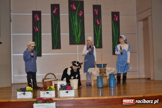 Zdjęcie w galerii na portalu naszraciborz.pl: W Tworkowie odbyła się jubileuszowa edycja Gminnego Konkursu Gwary Śląskiej wiadomości z regionu