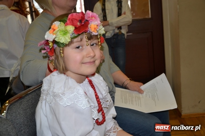 Zdjęcie w galerii na portalu naszraciborz.pl: W Tworkowie odbyła się jubileuszowa edycja Gminnego Konkursu Gwary Śląskiej wiadomości z regionu