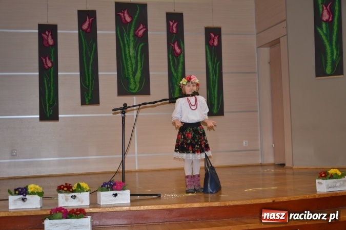 Zdjęcie w galerii na portalu naszraciborz.pl: W Tworkowie odbyła się jubileuszowa edycja Gminnego Konkursu Gwary Śląskiej wiadomości z regionu