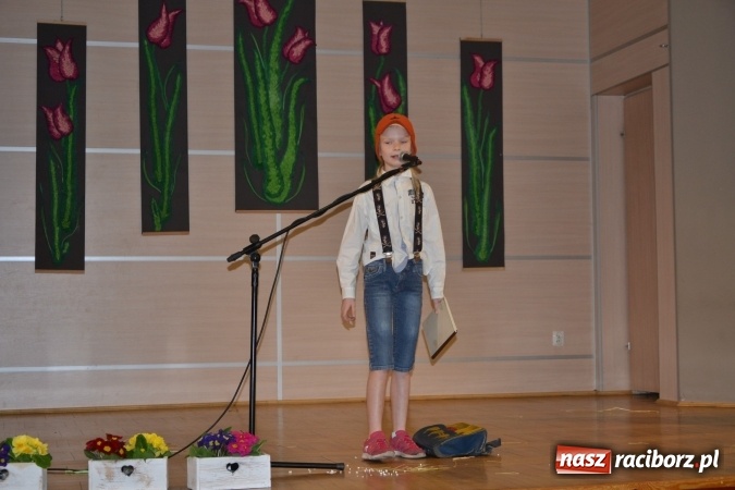 Zdjęcie w galerii na portalu naszraciborz.pl: W Tworkowie odbyła się jubileuszowa edycja Gminnego Konkursu Gwary Śląskiej wiadomości z regionu