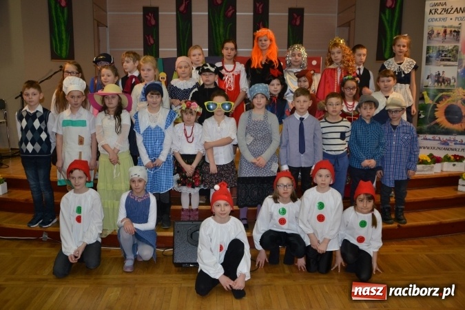 Zdjęcie w galerii na portalu naszraciborz.pl: W Tworkowie odbyła się jubileuszowa edycja Gminnego Konkursu Gwary Śląskiej wiadomości z regionu