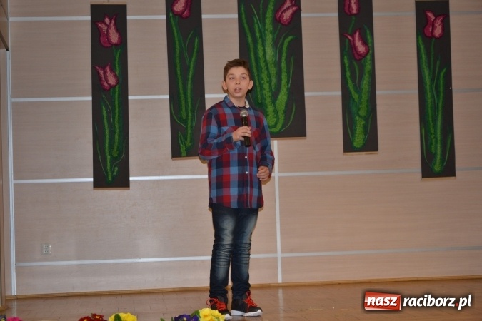 Zdjęcie w galerii na portalu naszraciborz.pl: W Tworkowie odbyła się jubileuszowa edycja Gminnego Konkursu Gwary Śląskiej wiadomości z regionu