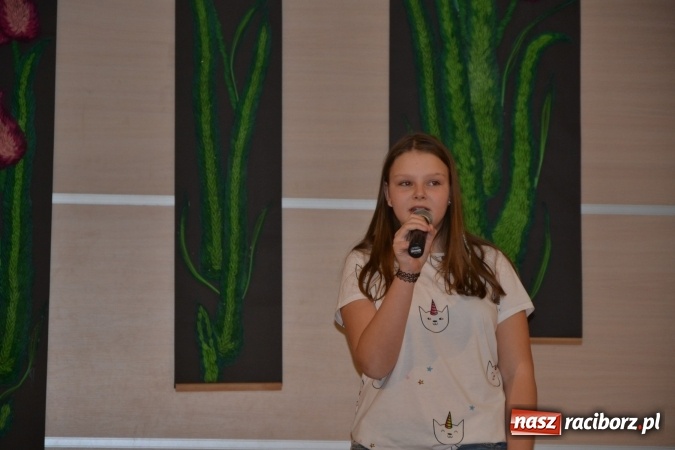 Zdjęcie w galerii na portalu naszraciborz.pl: W Tworkowie odbyła się jubileuszowa edycja Gminnego Konkursu Gwary Śląskiej wiadomości z regionu