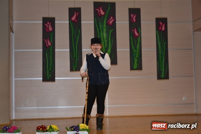 Zdjęcie w galerii na portalu naszraciborz.pl: W Tworkowie odbyła się jubileuszowa edycja Gminnego Konkursu Gwary Śląskiej wiadomości z regionu
