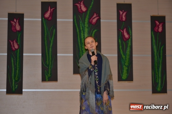 Zdjęcie w galerii na portalu naszraciborz.pl: W Tworkowie odbyła się jubileuszowa edycja Gminnego Konkursu Gwary Śląskiej wiadomości z regionu