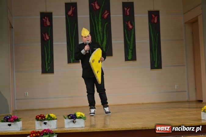 Zdjęcie w galerii na portalu naszraciborz.pl: W Tworkowie odbyła się jubileuszowa edycja Gminnego Konkursu Gwary Śląskiej wiadomości z regionu