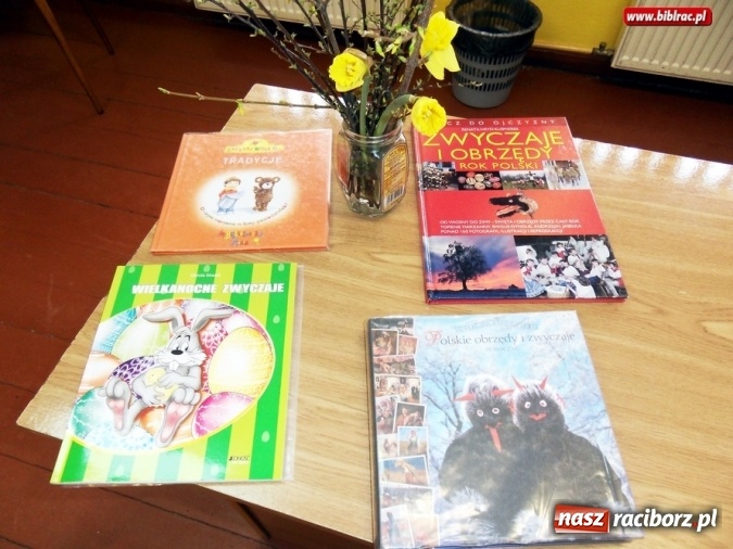 Zdjęcie w galerii na portalu naszraciborz.pl: Kraszanki, malowanki, byczki i pisanki w markowickiej bibliotece wiadomości z regionu