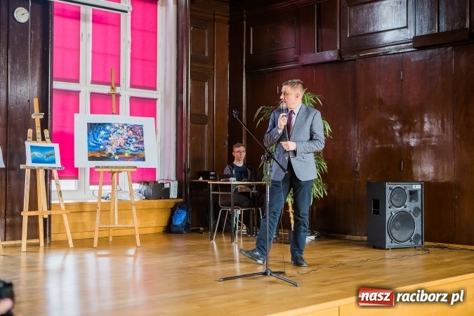 Zdjęcie w galerii na portalu naszraciborz.pl: Laureatki konkursu plastycznego w nagrodę pojadą do Strasburga! wiadomości z regionu