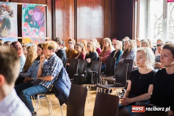Zdjęcie w galerii na portalu naszraciborz.pl: Laureatki konkursu plastycznego w nagrodę pojadą do Strasburga! wiadomości z regionu