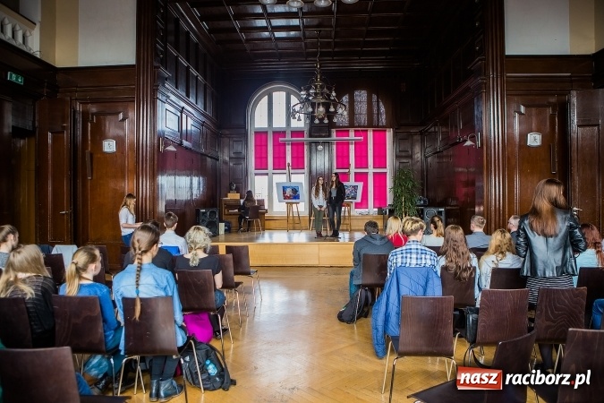 Zdjęcie w galerii na portalu naszraciborz.pl: Laureatki konkursu plastycznego w nagrodę pojadą do Strasburga! wiadomości z regionu