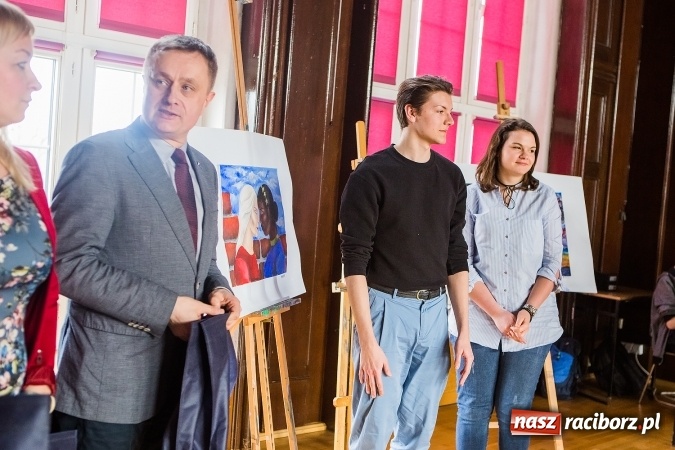 Zdjęcie w galerii na portalu naszraciborz.pl: Laureatki konkursu plastycznego w nagrodę pojadą do Strasburga! wiadomości z regionu