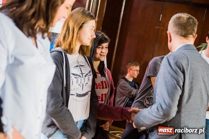 Zdjęcie w galerii na portalu naszraciborz.pl: Laureatki konkursu plastycznego w nagrodę pojadą do Strasburga! wiadomości z regionu
