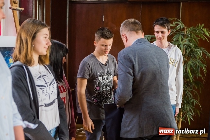 Zdjęcie w galerii na portalu naszraciborz.pl: Laureatki konkursu plastycznego w nagrodę pojadą do Strasburga! wiadomości z regionu