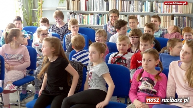 Zdjęcie w galerii na portalu naszraciborz.pl: Spotkania z Jolantą Reisch-Klose w bibliotece wiadomości z regionu