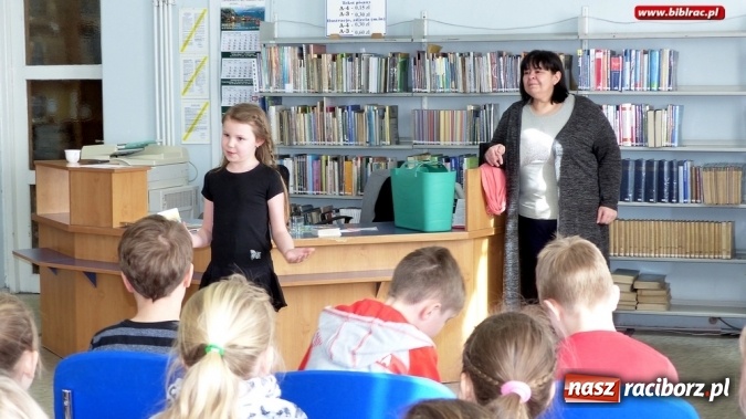 Zdjęcie w galerii na portalu naszraciborz.pl: Spotkania z Jolantą Reisch-Klose w bibliotece wiadomości z regionu