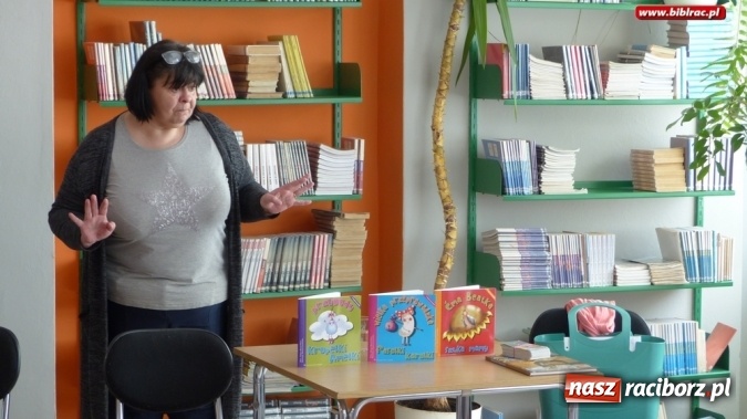 Zdjęcie w galerii na portalu naszraciborz.pl: Spotkania z Jolantą Reisch-Klose w bibliotece wiadomości z regionu