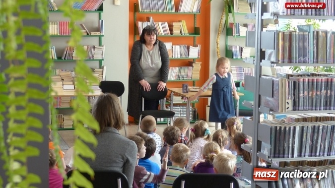 Zdjęcie w galerii na portalu naszraciborz.pl: Spotkania z Jolantą Reisch-Klose w bibliotece wiadomości z regionu