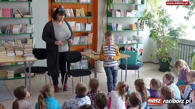 Zdjęcie w galerii na portalu naszraciborz.pl: Spotkania z Jolantą Reisch-Klose w bibliotece wiadomości z regionu