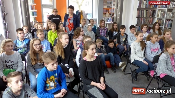 Zdjęcie w galerii na portalu naszraciborz.pl: Spotkania z Jolantą Reisch-Klose w bibliotece wiadomości z regionu