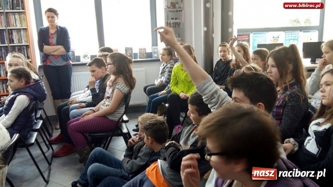 Zdjęcie w galerii na portalu naszraciborz.pl: Spotkania z Jolantą Reisch-Klose w bibliotece wiadomości z regionu