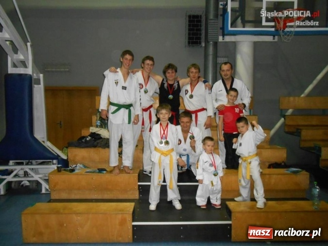 Zdjęcie w galerii na portalu naszraciborz.pl: Młodszy aspirant Marcin Wr&oacute;blewski - raciborski dzielnicowy z pasją wiadomości z regionu