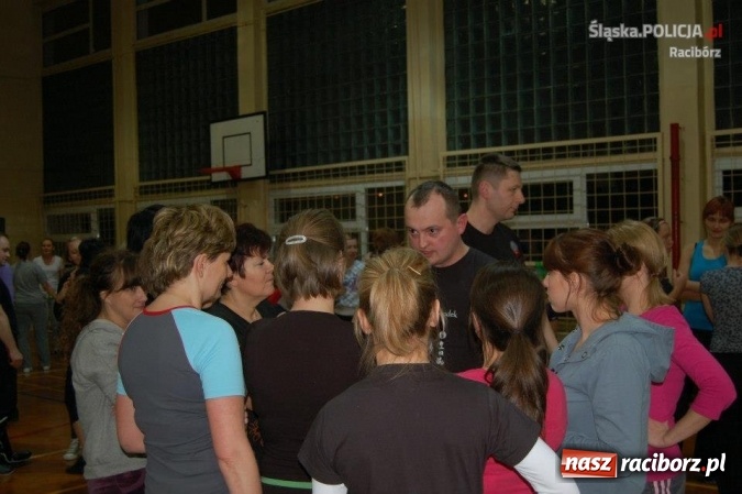 Zdjęcie w galerii na portalu naszraciborz.pl: Młodszy aspirant Marcin Wr&oacute;blewski - raciborski dzielnicowy z pasją wiadomości z regionu