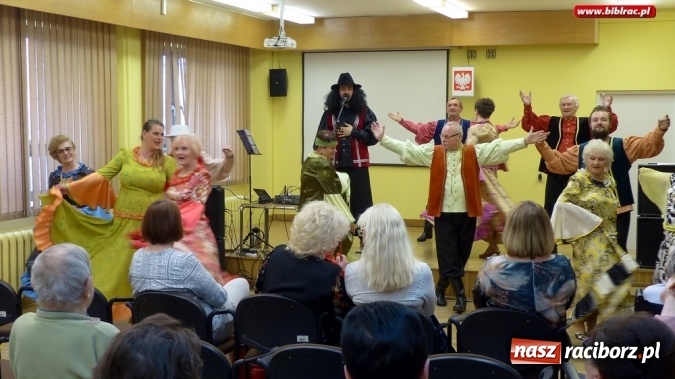 Zdjęcie w galerii na portalu naszraciborz.pl: Teatr Amatorski Na Zamku wystąpił w raciborskim szpitalu  wiadomości z regionu