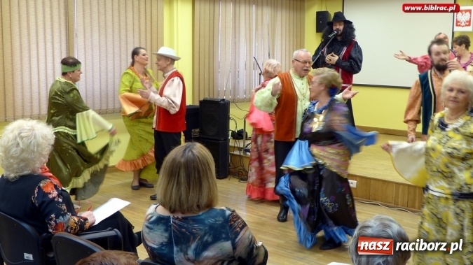 Zdjęcie w galerii na portalu naszraciborz.pl: Teatr Amatorski Na Zamku wystąpił w raciborskim szpitalu  wiadomości z regionu