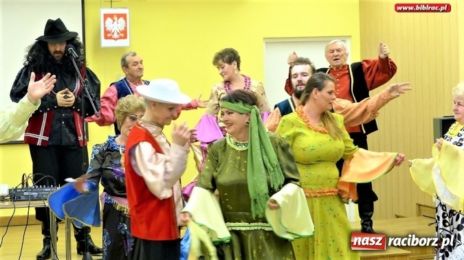 Zdjęcie w galerii na portalu naszraciborz.pl: Teatr Amatorski Na Zamku wystąpił w raciborskim szpitalu  wiadomości z regionu