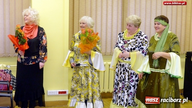 Zdjęcie w galerii na portalu naszraciborz.pl: Teatr Amatorski Na Zamku wystąpił w raciborskim szpitalu  wiadomości z regionu