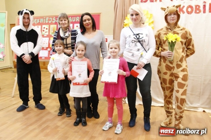 Zdjęcie w galerii na portalu naszraciborz.pl: Gala dla przedszkolaków w ZSOMS wiadomości z regionu